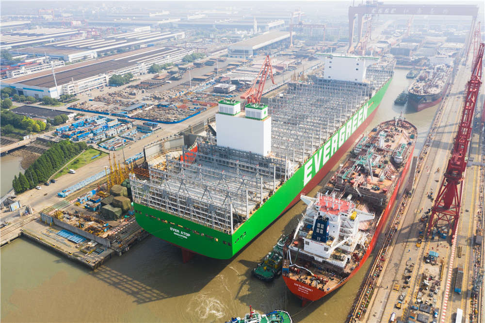 <b>三船出坞两船起浮，上海船企迎复工复产重大节点</b>
