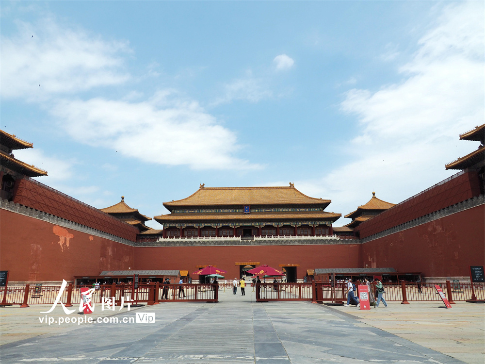 <b>北京：故宫博物院恢复开放</b>