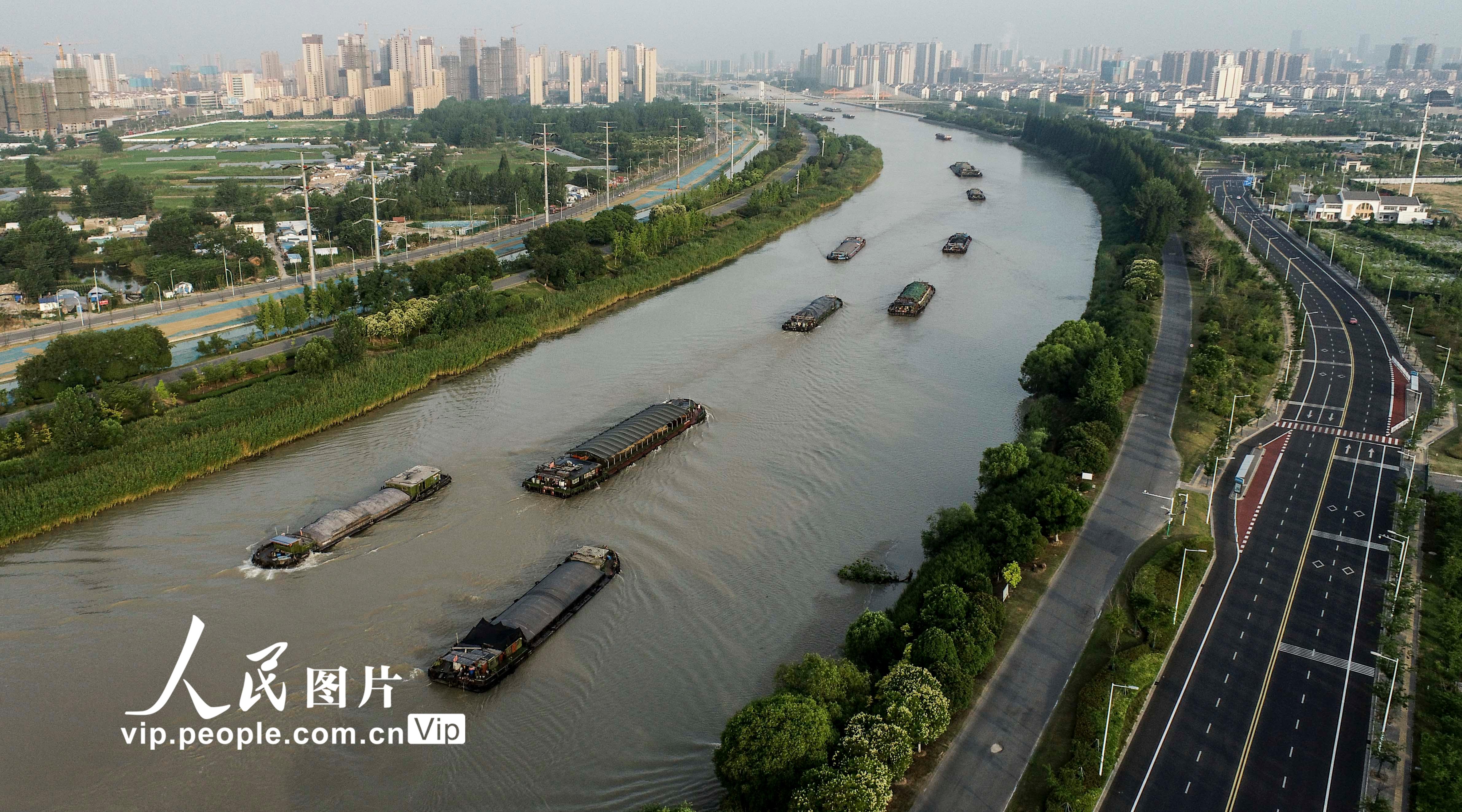 <b>江苏淮安：繁忙的京杭大运河</b>