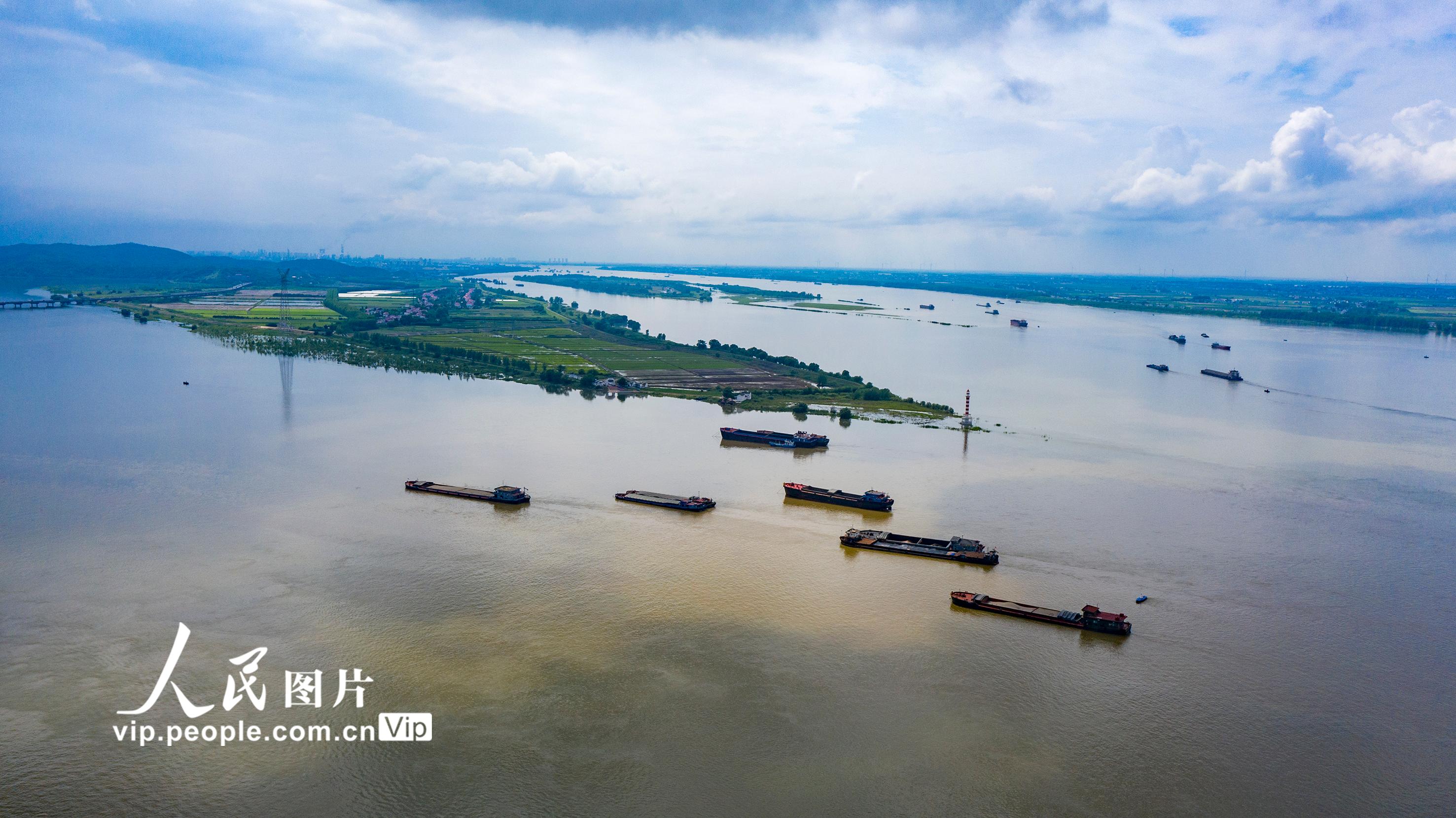 <b>江西湖口：长江和鄱阳湖水位快速上涨</b>