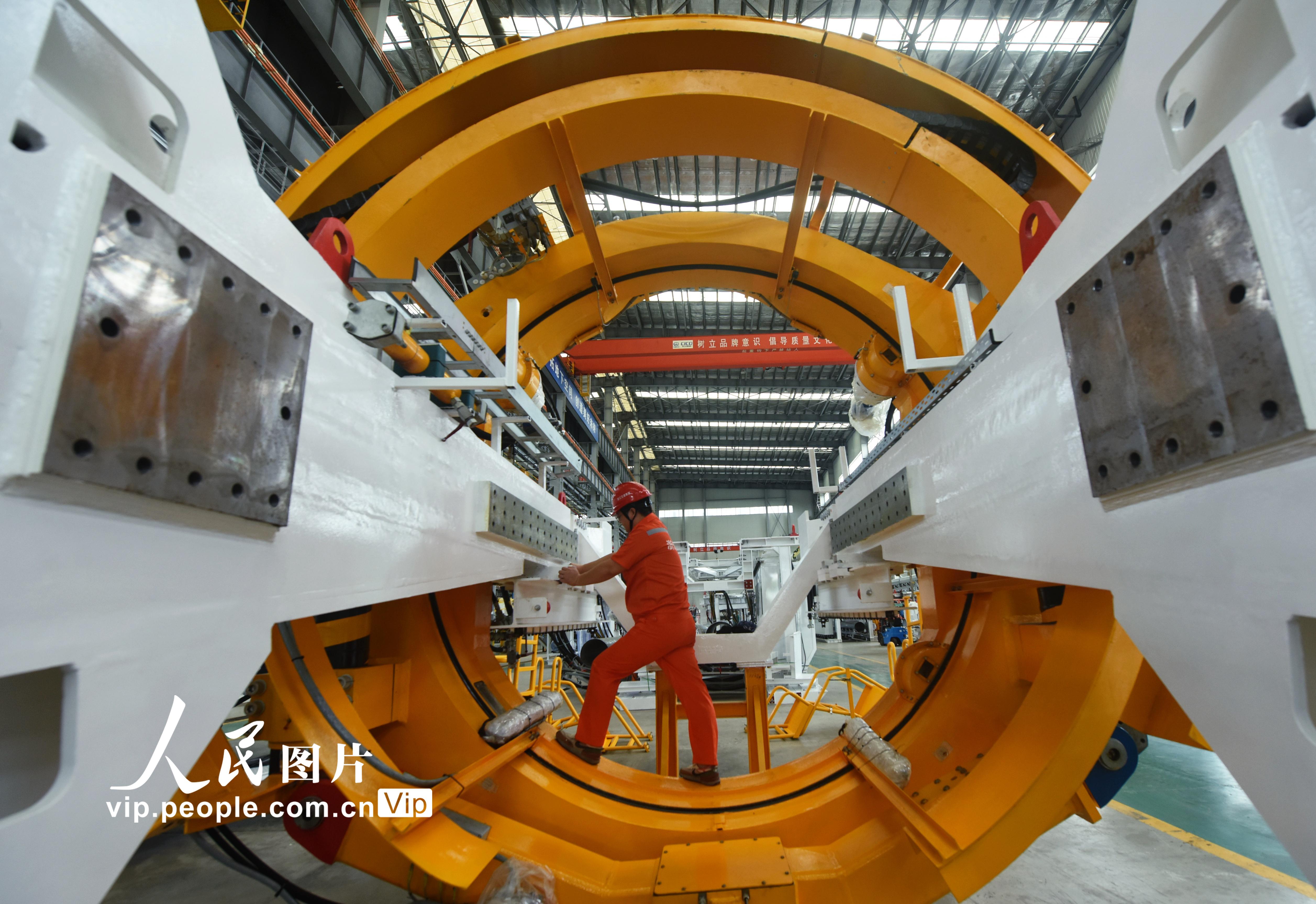 <b>浙江杭州：生产新型国产盾构机 助力城市地下空间建设</b>