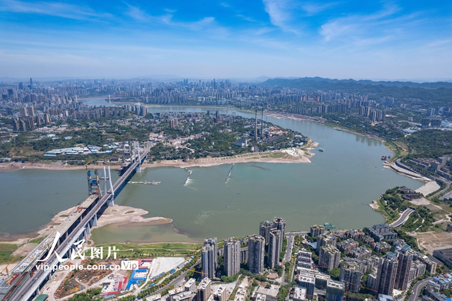 <b>重庆：李家沱长江复线桥建设忙</b>