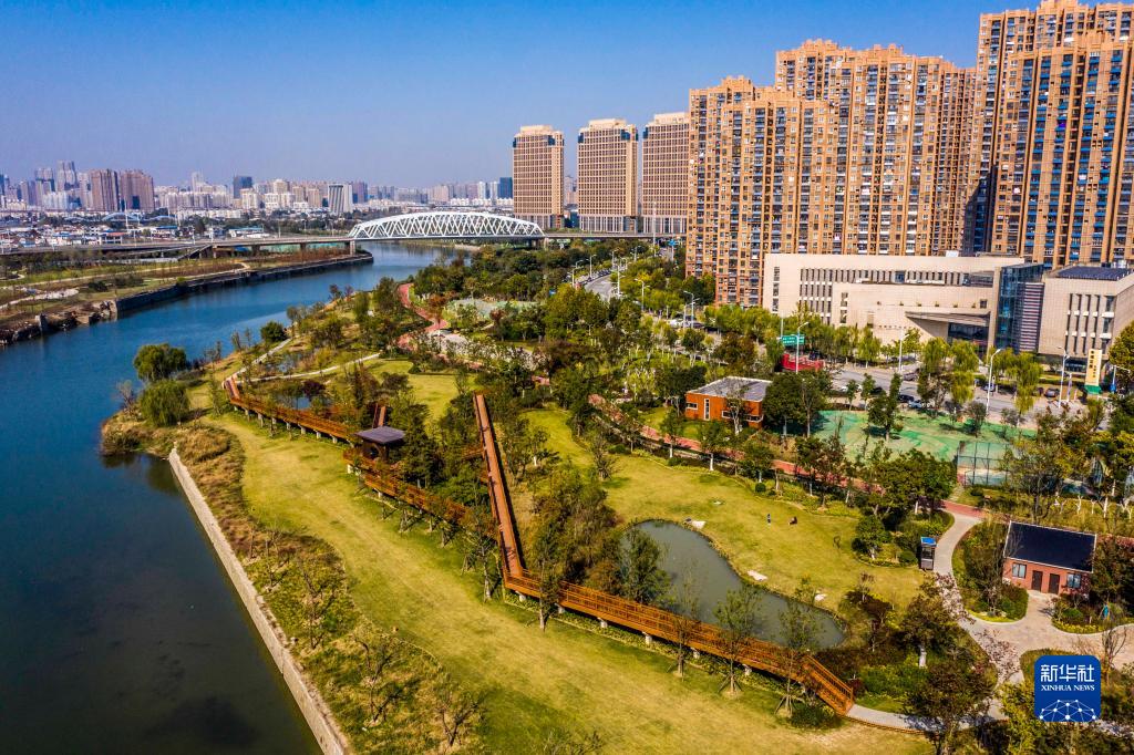 城湖共生的生态实践——看大湖治理巢湖答卷