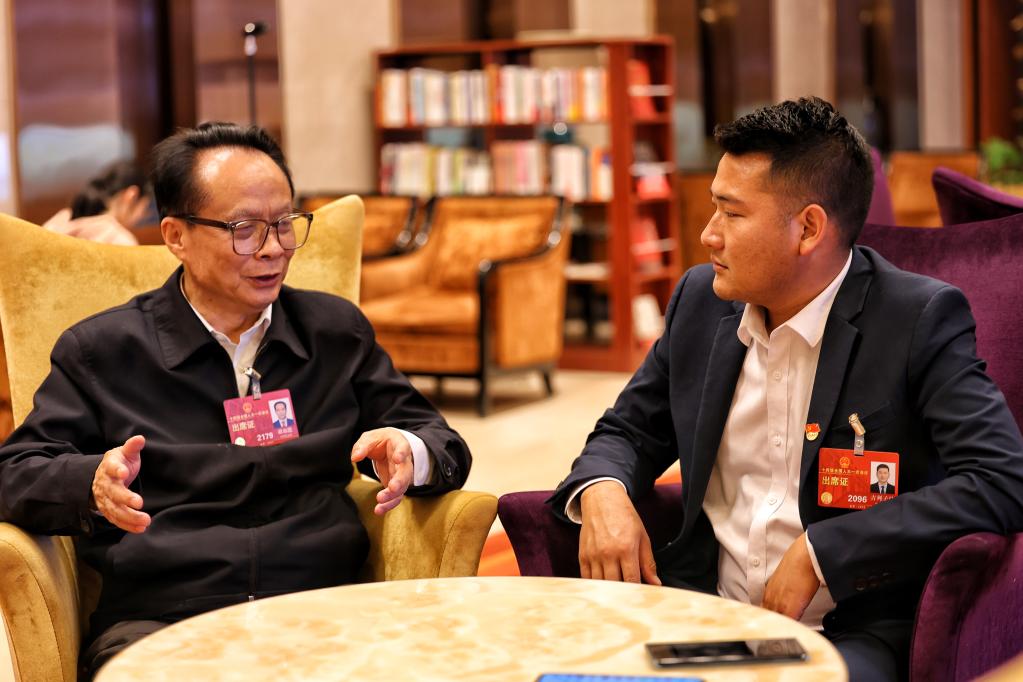 两会现场速递丨“想尽快把好消息告诉乡亲们！”——吉列子日代表的乡村振兴新收获