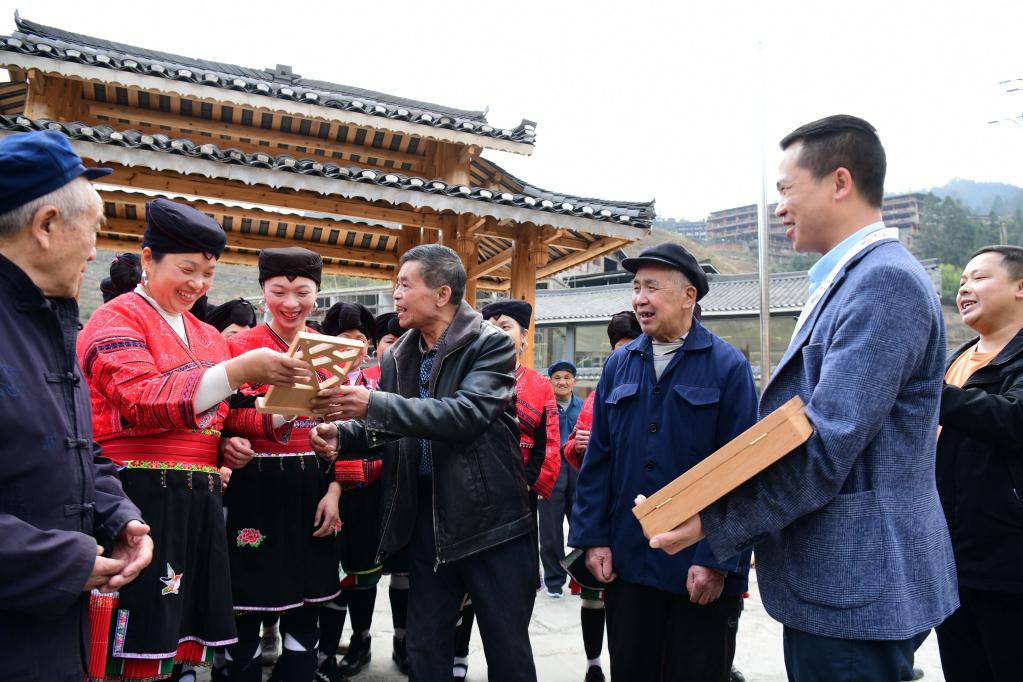广西大寨：小山村领回了联合国奖牌