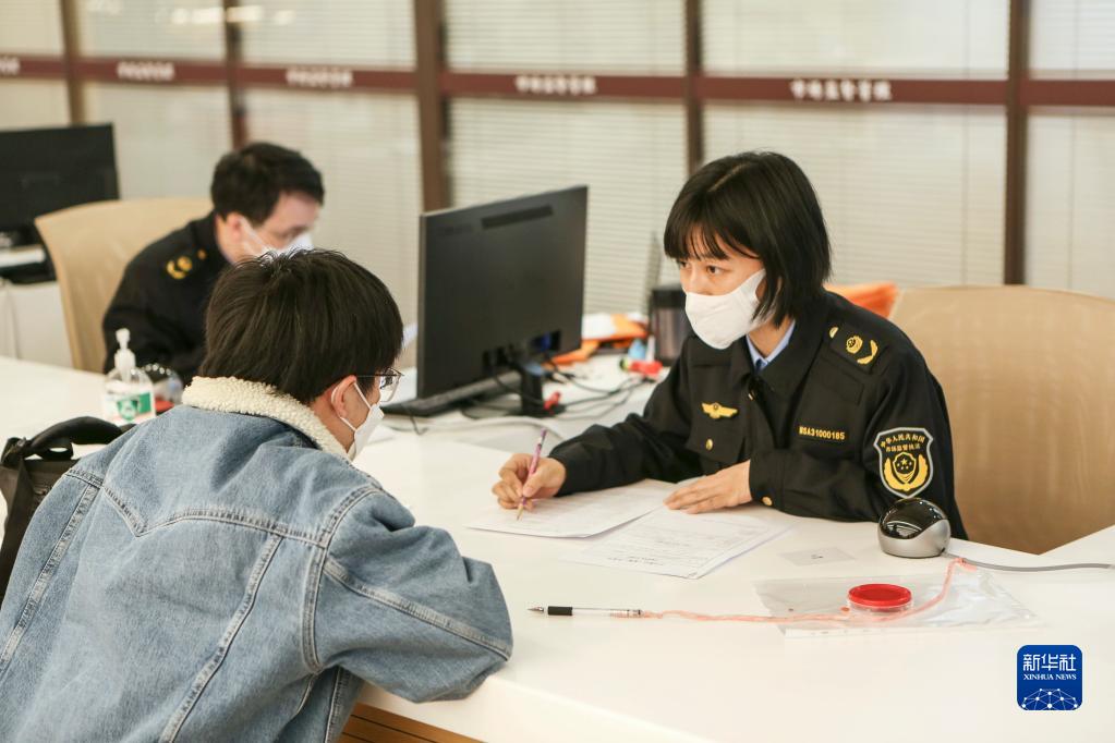 追梦“起点”拼抢忙 经济复苏活力足——上海多个注册大厅蹲点记
