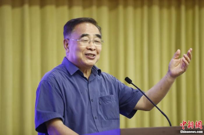东西问·人物｜张伯礼：生为医者