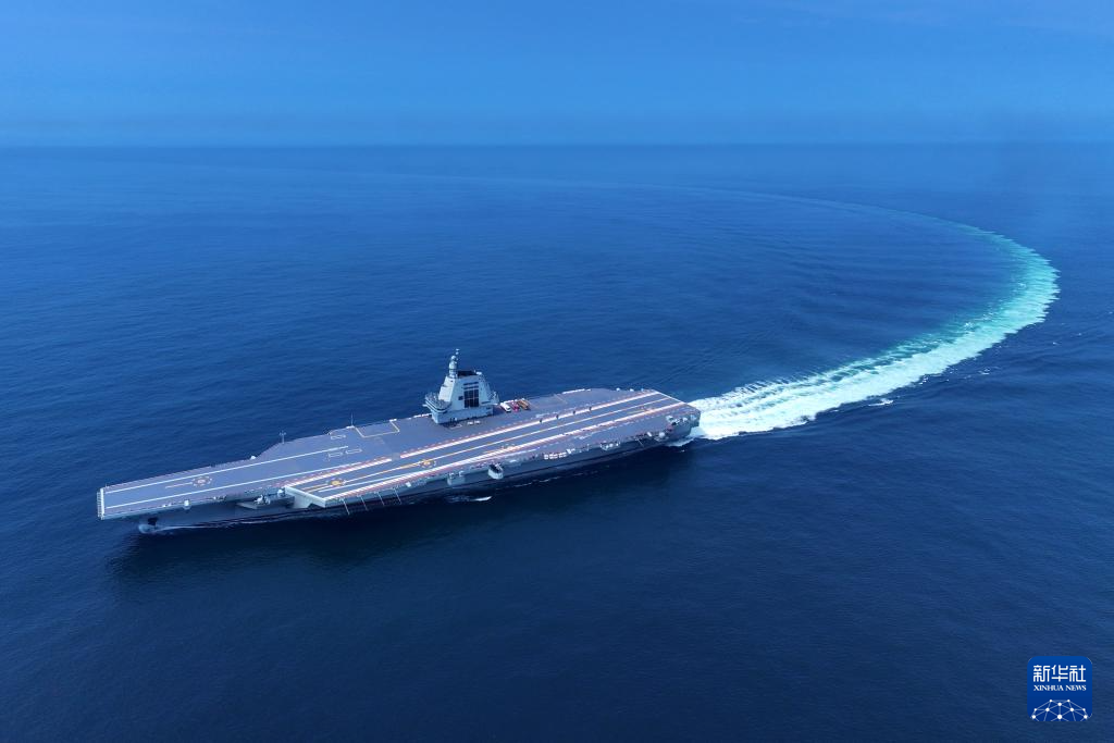 <b>中国海军福建舰顺利完成首次航行试验</b>