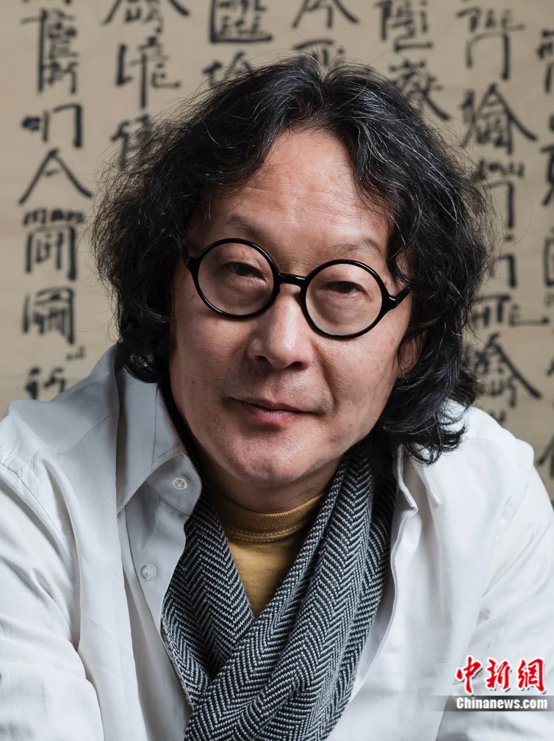 东西问丨徐冰：深厚的传统文化构成我的文化基因