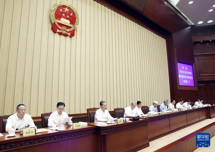 <b>十四届全国人大常委会第十次会议在京举行</b>