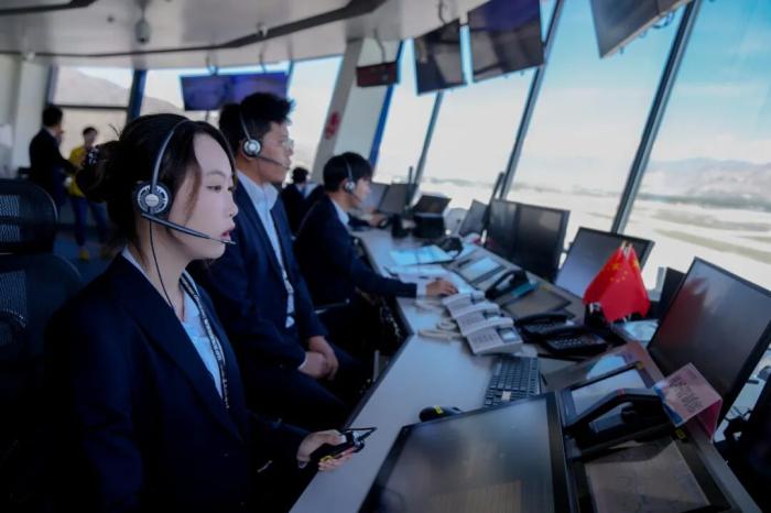 东西问丨索朗卓玛：雪域巾帼六十年，如何从束缚走向绽放？