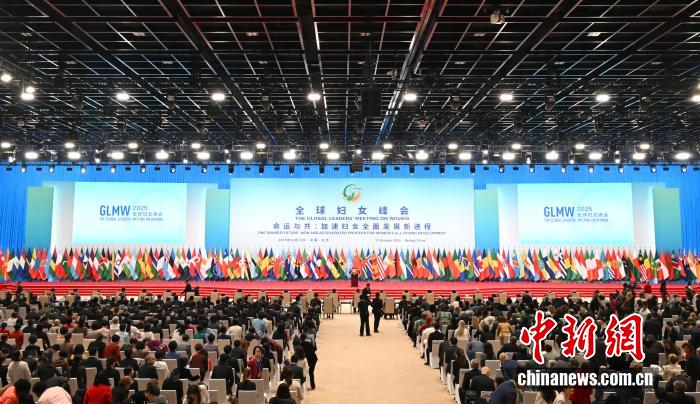 东西问丨邢菁华：打破三重壁垒，中国实践助华侨华人女性站向台前