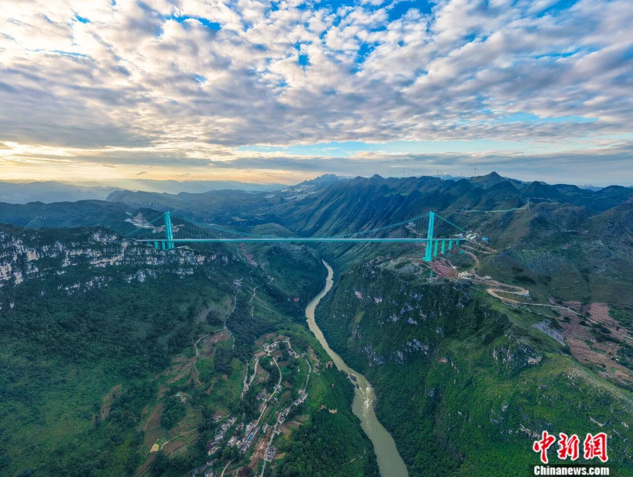 东西问｜许湘华：花江峡谷大桥为何“横竖都是世界第一”？