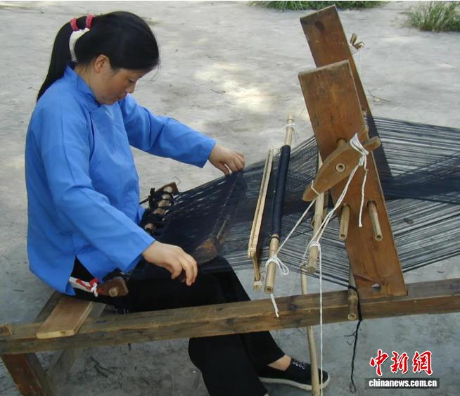 东西问丨田明：土家织锦如何织就民族“无字史书”？