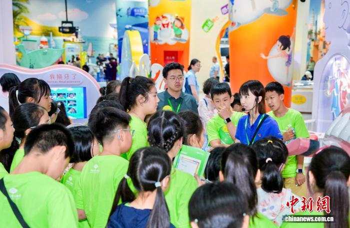 <b>中国科技馆2026级“小小志愿者”完成培训 暑期高峰即将上岗</b>